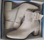 Gebroken witte enkel lak laarsjes maat 41, Blue Box, Wit, Lage of Enkellaarzen, Nieuw