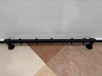 Steigerbuis met haken / kapstok beschikbaar voor biedingen