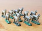 Elf schapen mooi antiek speelgoed uit Engeland van tin 1900.