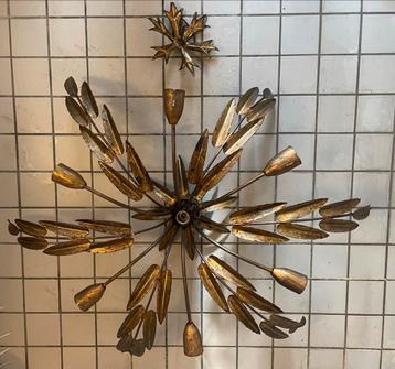 Antieke Franse Plafonnière met Gouden Bladeren beschikbaar voor biedingen