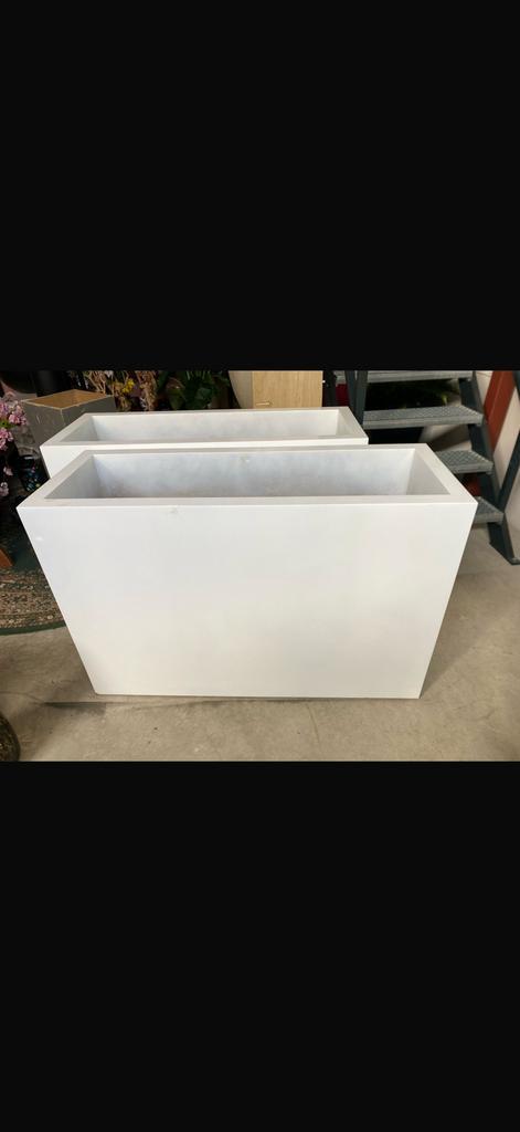 2 grote witte plantenbakken, Huis en Inrichting, Woonaccessoires | Vazen, Zo goed als nieuw, Wit, Minder dan 50 cm, Aardewerk of Porselein