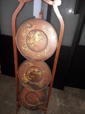 SUPER ZELDZAME GESIGNEERDE CHINESE LAK CAKE STAND I.Z.G.ST beschikbaar voor biedingen
