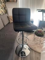 In hoogte verstelbare barkruk., 1 kruk, Ophalen, Zo goed als nieuw, 60 tot 90 cm