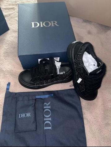 Dior sneakers beschikbaar voor biedingen