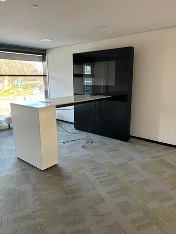 Hoge vergadertafel inclusief TV meubel - wit/zwart beschikbaar voor biedingen