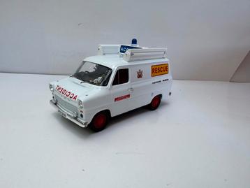 Corgi CC0302, Ford Transit Accident Unit, 1:43, brandweer beschikbaar voor biedingen
