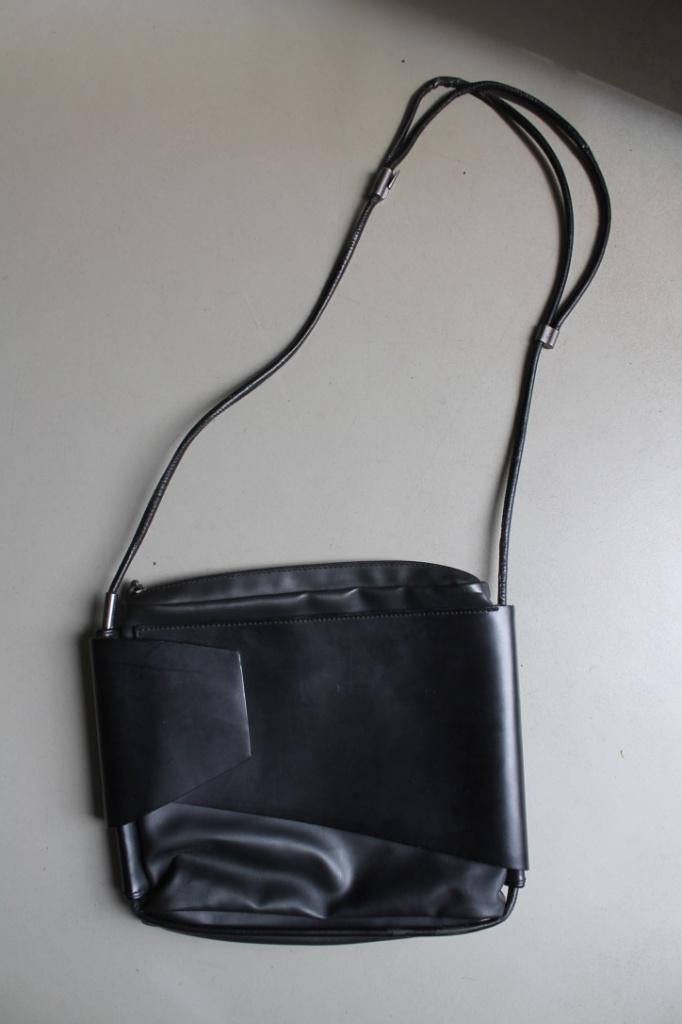 Mandarina Duck Twice Invented schoudertas zwart leer breed, Overige merken, Zwart, Ophalen of Verzenden, Zo goed als nieuw