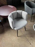 2 eetkamerstoelen lichtgrijs kunststof !outlet korting!, Ophalen, Nieuw, Grijs, Metaal