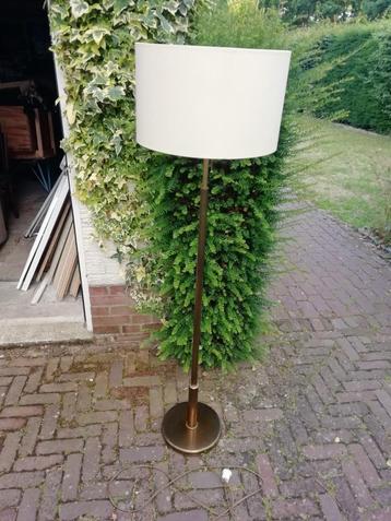 Lamp Vloerlamp beschikbaar voor biedingen