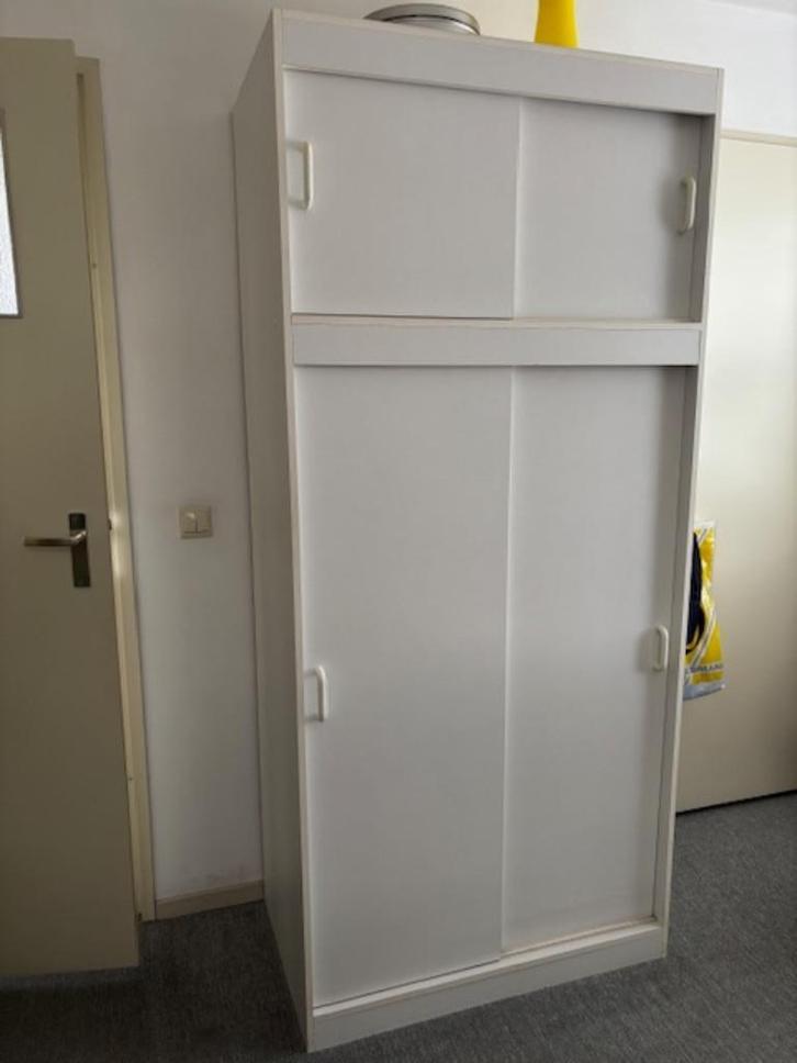 Witte (kleding)kast schuifdeuren, Huis en Inrichting, Kasten | Kledingkasten, Gebruikt, 200 cm of meer, 50 tot 100 cm, 50 tot 75 cm