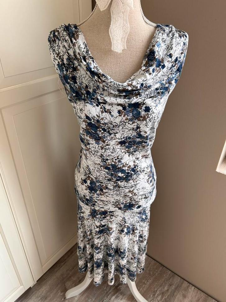 Blauw met witte jurk met print van Saopaulo. Maat 40., Kleding | Dames, Jurken, Zo goed als nieuw, Maat 38/40 (M), Blauw, Knielengte