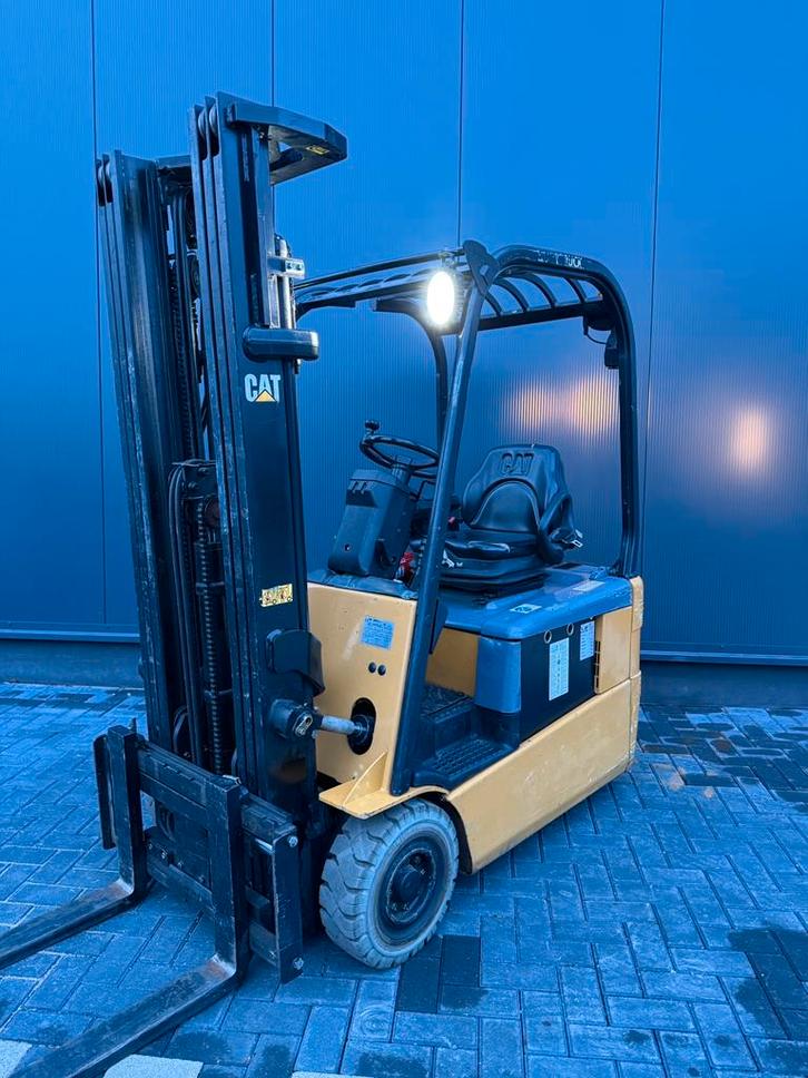 CATERPILLAR EP16NT 1600KG TRIPLEX 5.0M 1800UUR BJ2010, Zakelijke goederen, Machines en Bouw | Heftrucks en Intern transport, Heftruck