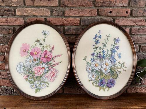 Borduurwerk bloemen ingelijst, Huis en Inrichting, Woonaccessoires | Wanddecoraties, Zo goed als nieuw, Ophalen