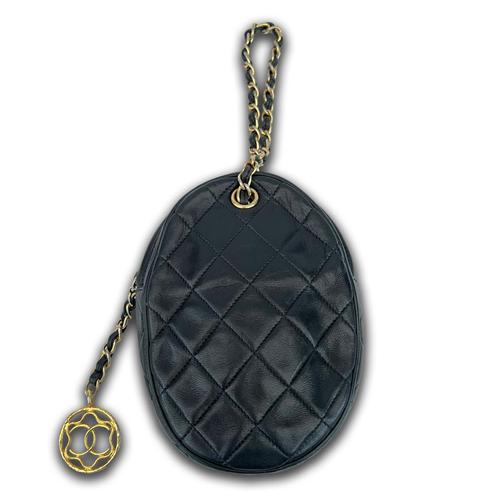 Chanel polstasje quilted lamsleer zwart, Sieraden, Tassen en Uiterlijk, Tassen | Damestassen, Zo goed als nieuw, Handtas, Zwart