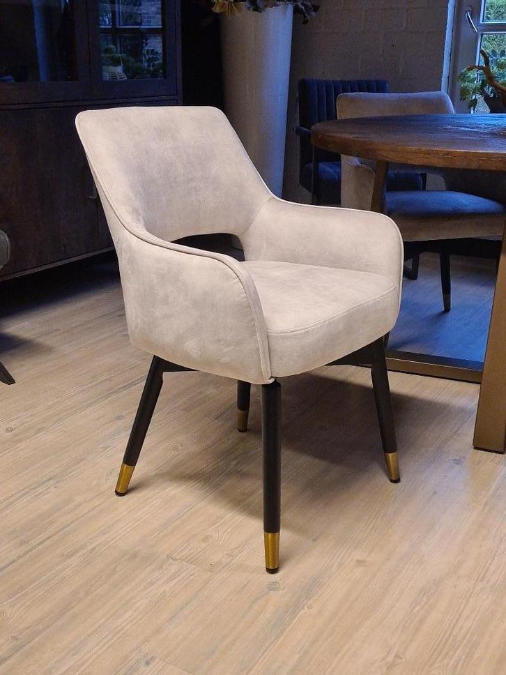 VOORRAAD 4 Draaibare Eetkamerstoel Beige €876 NU €716 (4), Huis en Inrichting, Stoelen, Nieuw, Stof, Ophalen of Verzenden