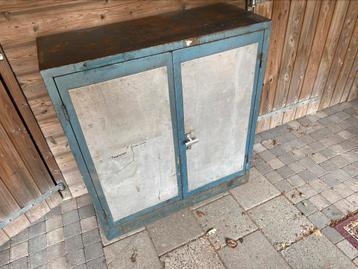 Vintage magazijnkast ijzer houten planken  beschikbaar voor biedingen