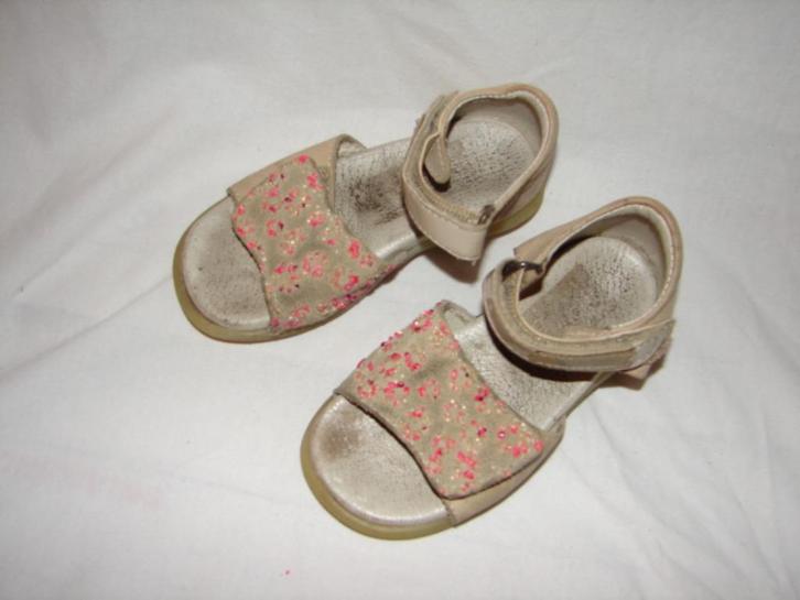 super leuke sandaaltjes van QUATTRO stagioni maat 22, Kinderen en Baby's, Kinderkleding | Schoenen en Sokken, Zo goed als nieuw