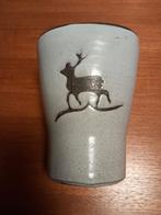 Vaas vintage keramiek met hert eland hoogte 13,5 cm., Gebruikt, Overige kleuren, Aardewerk of Porselein, Ophalen of Verzenden
