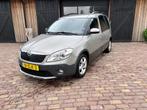 Skoda Roomster 1.2 TSI Tour.MOOIE AUTO MET VEEL RUIMTE EN TE, Auto's, Voorwielaandrijving, Euro 5, Gebruikt, Zwart