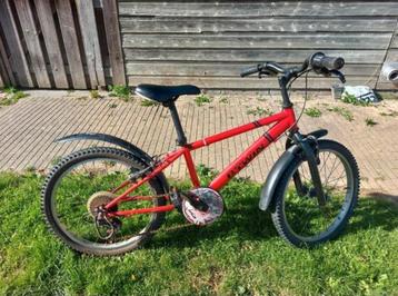 Goede B'twin mountainbike mtb fiets kinderfiets rood 20 inch beschikbaar voor biedingen