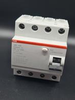 ABB HAF FH204A aardlekschakelaar 4-polig 40A 30mA, Hobby en Vrije tijd, Elektronica-componenten, Ophalen of Verzenden, Zo goed als nieuw