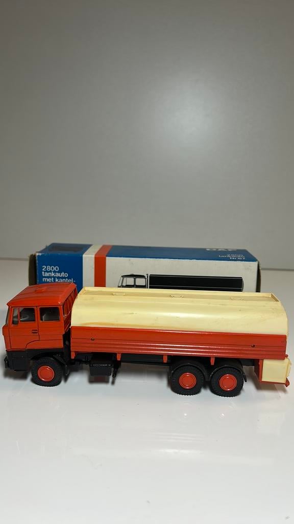Lion Car nr: 67 DAF tankauto met kantelcabine, Ophalen of Verzenden, Gebruikt, Bus of Vrachtwagen