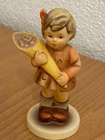 Hummel beeldje " A Sweet offering", Verzenden, Zo goed als nieuw, Hummel