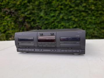 nr01 goed werkende kenwood dubbele cassettedeck beschikbaar voor biedingen