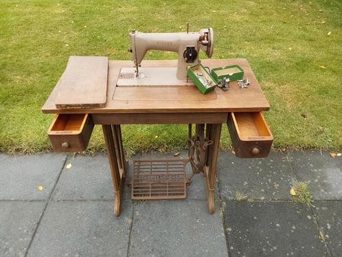 Singer 15M antieke naaimachine tafel, Antiek en Kunst, Antiek | Naaimachines, Ophalen