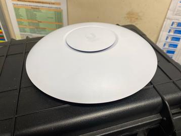 UniFi 6 PRO Access Point + POE Adapter beschikbaar voor biedingen