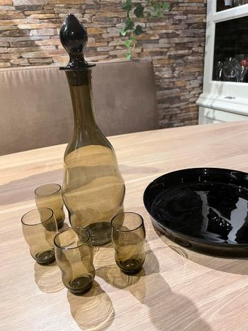 Set glazen , karaf , dienblad smoke glas beschikbaar voor biedingen