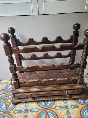 Old look houten wijnrek met opberg lade beschikbaar voor biedingen