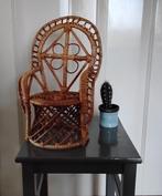 Vintage rieten - rotan - poppenstoel - pauwstoel - poppen st, Ophalen of Verzenden