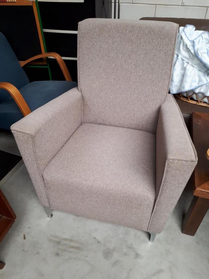 Een zeer comfortabele zgan fauteuil bijpassend bij de bank, Huis en Inrichting, Fauteuils, Zo goed als nieuw, Stof, 50 tot 75 cm