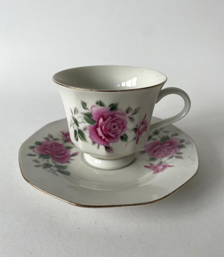 Vintage porseleinen kop en schotel Hebei Porcelain China, Antiek en Kunst, Antiek | Servies los, Ophalen of Verzenden