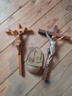 Te koop 2 kruisjes en wijwatervaatje, Verzamelen, Ophalen of Verzenden, Zo goed als nieuw, Beeld(je), Christendom | Katholiek