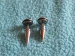 2 verschillende studs spikes ongeveer 1,5 cm lang, Sieraden, Tassen en Uiterlijk, Ophalen of Verzenden, Zo goed als nieuw, Staal
