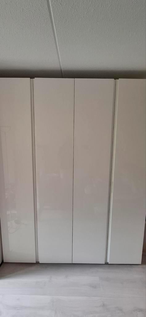 Silenia 4-deurs kledingkast, Huis en Inrichting, Kasten | Kledingkasten, Zo goed als nieuw, 150 tot 200 cm, 50 tot 75 cm, Ophalen