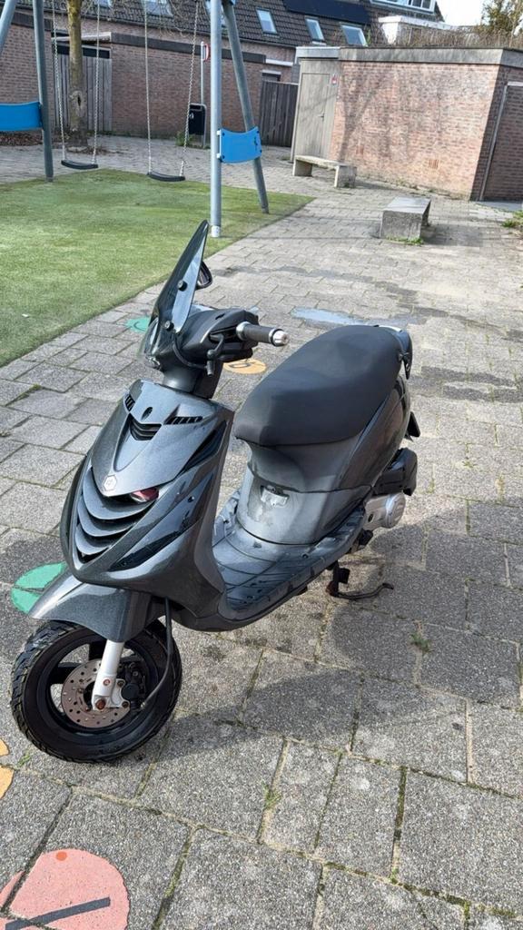 Piaggio Zip, Fietsen en Brommers, Scooters | Piaggio, Gebruikt, Zip, Benzine, Ophalen