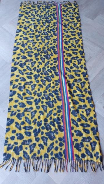Trendy Leopard sjaal( de print is grijs/zwart) beschikbaar voor biedingen