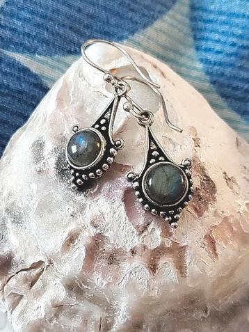 Vintage sterling zilver oorbellen met Labradoriet edelsteen  beschikbaar voor biedingen