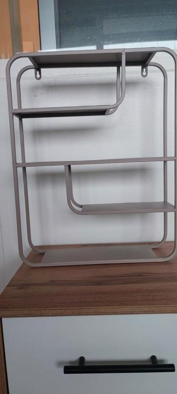 Metalen Planken - 2 Stuks beschikbaar voor biedingen