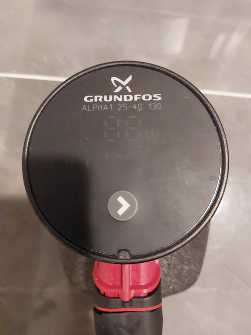 Te koop: 2 circulatiepompen & robot pompschakelaar, Doe-het-zelf en Verbouw, Verwarming en Radiatoren, Gebruikt, Overige typen