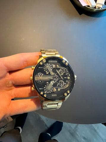 Diesel 57mm horloge goud.  beschikbaar voor biedingen