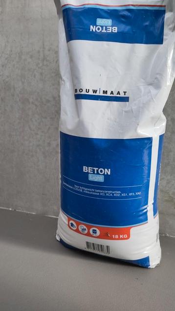 Bouwmaat lichtgewicht beton, hele nog gesloten zak beschikbaar voor biedingen