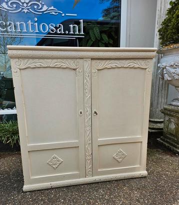 Brocante Franse kast beschikbaar voor biedingen