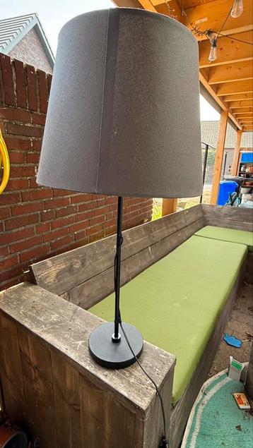Kleine Schemerlamp beschikbaar voor biedingen