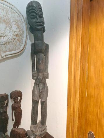Afrikaans Houten Beeld beschikbaar voor biedingen
