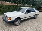 Mercedes 200 Automaat 140000km, Auto's, Oldtimers, Overige carrosserieën, Wit, Mercedes-Benz, 1977 cc