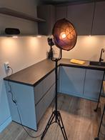 Industriële vloerlamp met statief, Huis en Inrichting, Lampen | Vloerlampen, Ophalen, Zo goed als nieuw, Metaal, 150 tot 200 cm